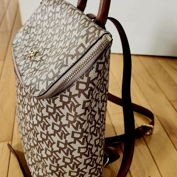 DKNY NEW Patterned Backpack, Print Brown And Beige, H27.3 X W 6.35 X D 24.1 CM - Picture 3 of 12
